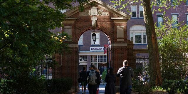 Le faux Warren Buffett de Harvard était un disciple de Charles Ponzi - ABDJ Patrimoine | Stratégie financière