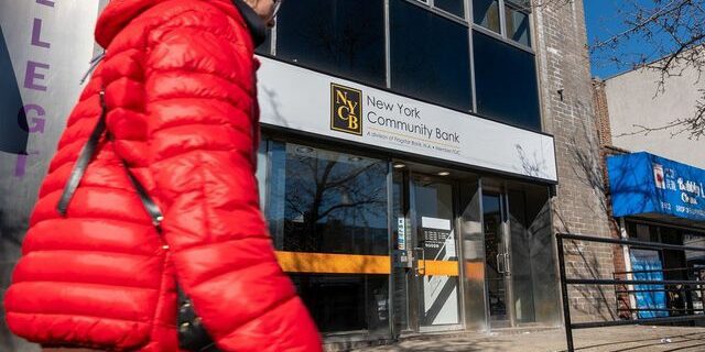 Un an après la chute de SVB, la santé des banques régionales américaines reste fragile - ABDJ Patrimoine | Stratégie financière
